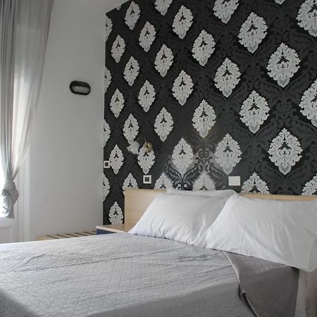 רימיני Hotel Mora מראה חיצוני תמונה