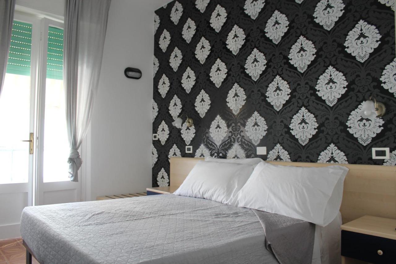 רימיני Hotel Mora מראה חיצוני תמונה