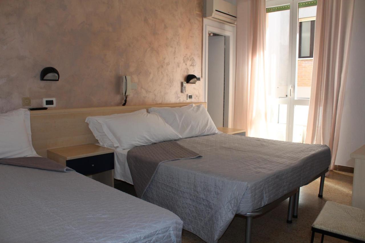 רימיני Hotel Mora מראה חיצוני תמונה