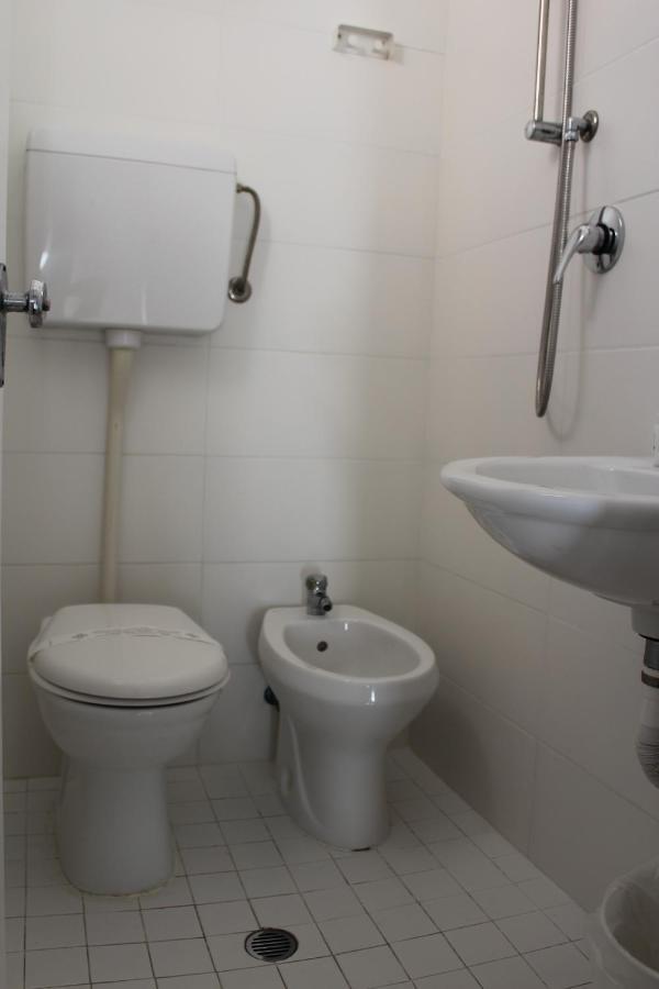 רימיני Hotel Mora מראה חיצוני תמונה