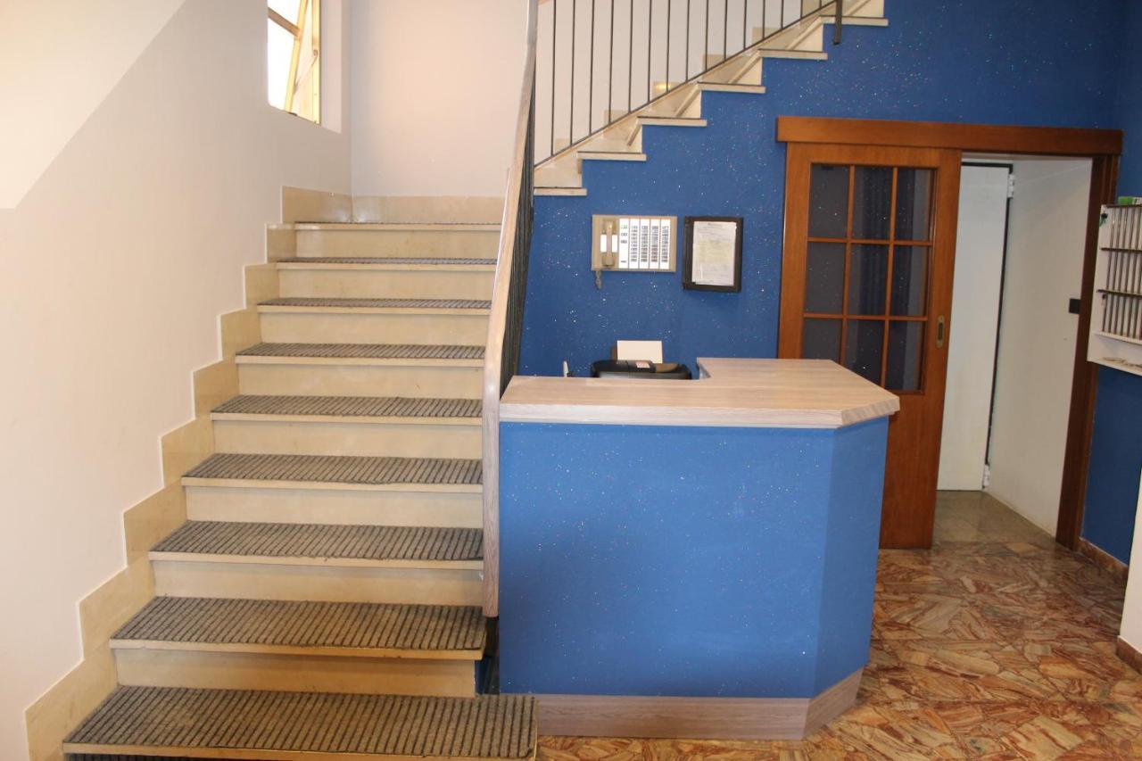 רימיני Hotel Mora מראה חיצוני תמונה