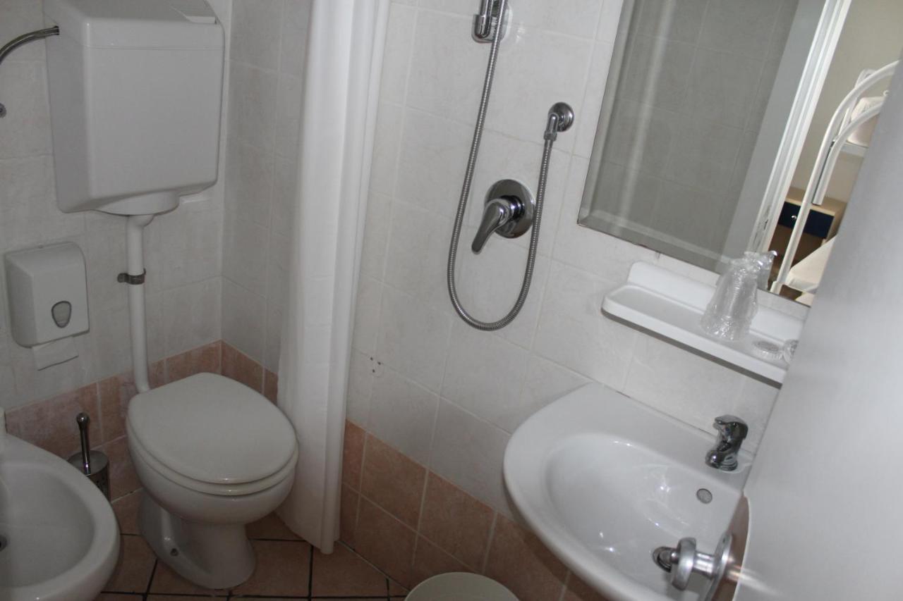 רימיני Hotel Mora מראה חיצוני תמונה