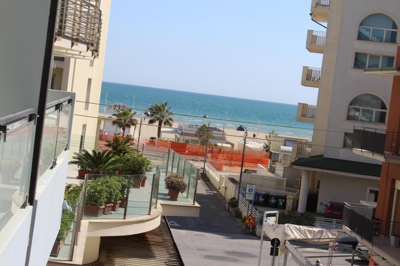 רימיני Hotel Mora מראה חיצוני תמונה